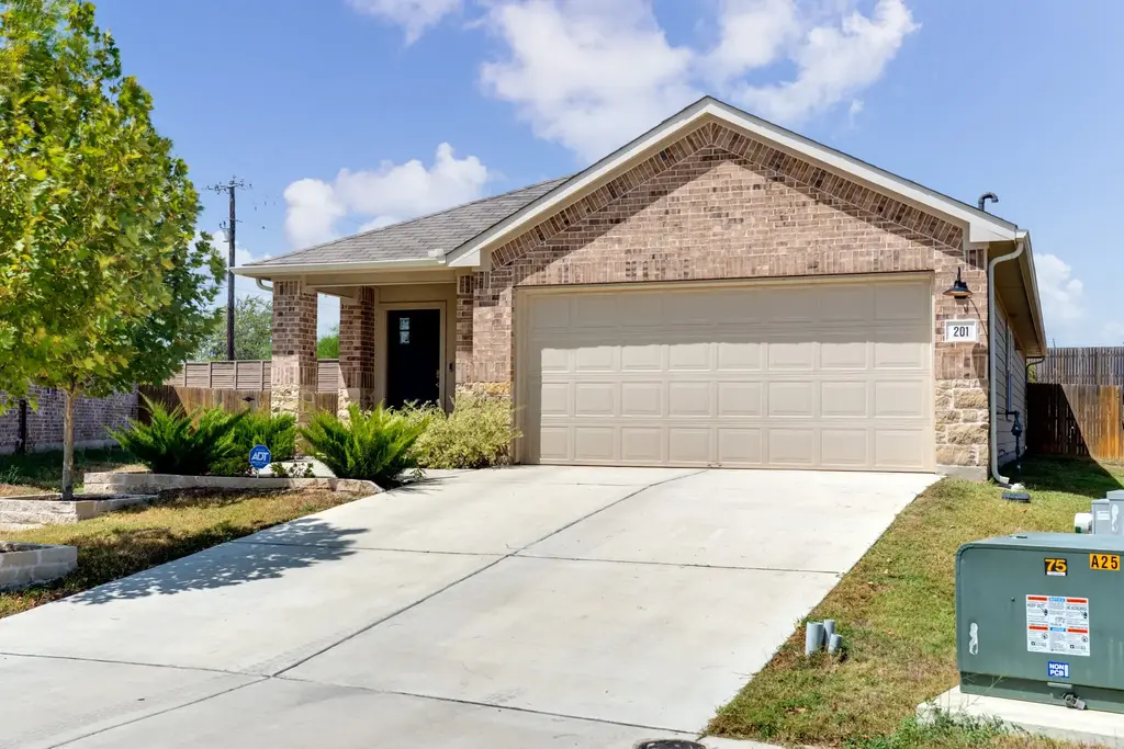 201 Elbow Bush Cove, Kyle