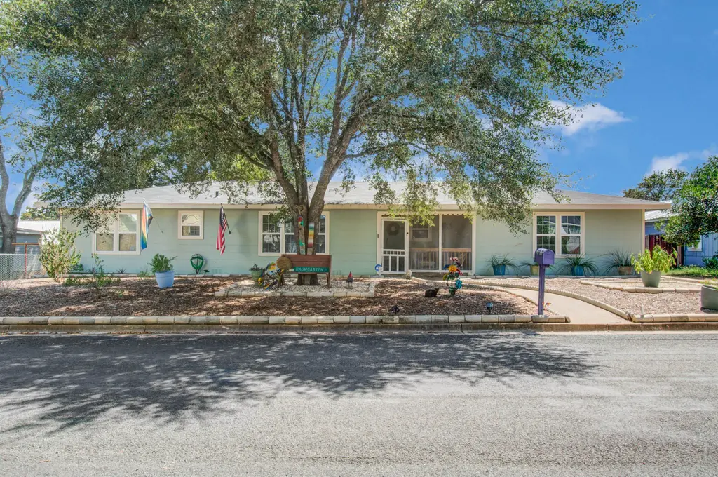 1004 Baumgarten Street, Schulenburg