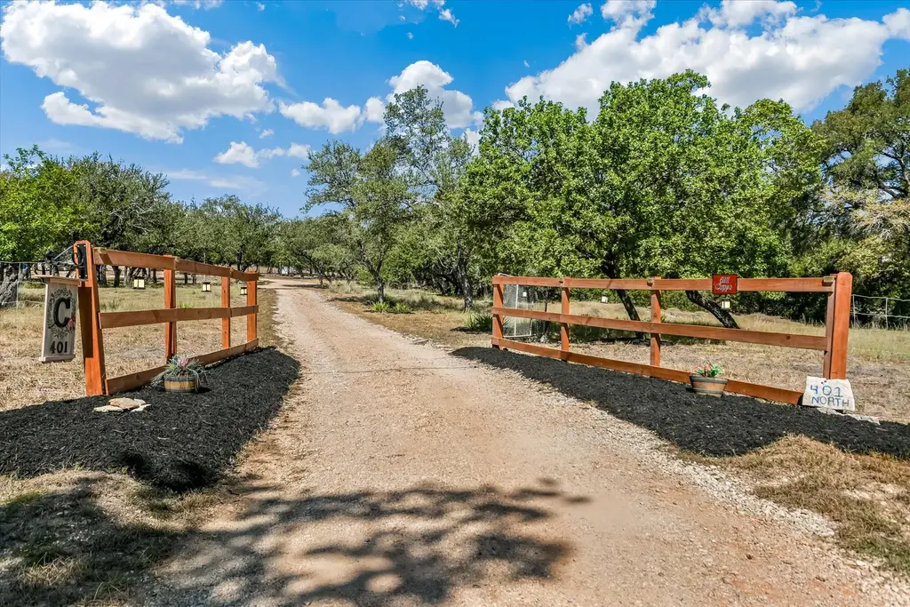 401 N Rainbow Ranch Road, Wimberley