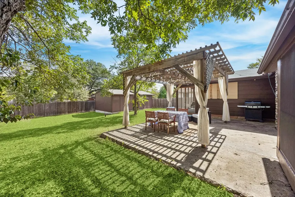 908 Riddlewood Drive, Austin