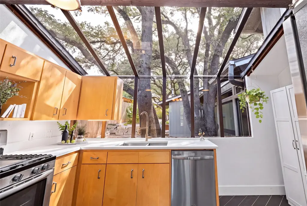 6603 Sunstrip Drive, Austin