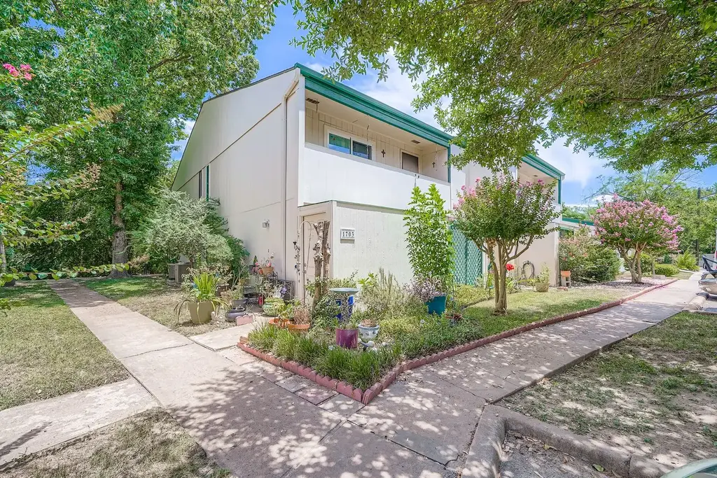 6718 Silvermine Drive 1704, Austin