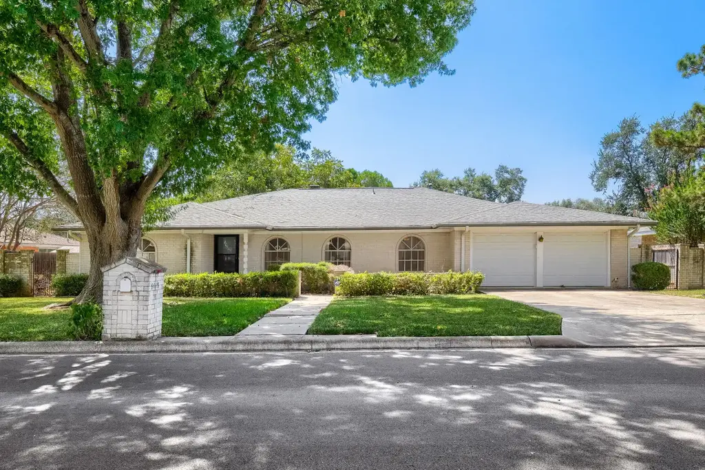 6018 Woodwick Drive, Windcrest