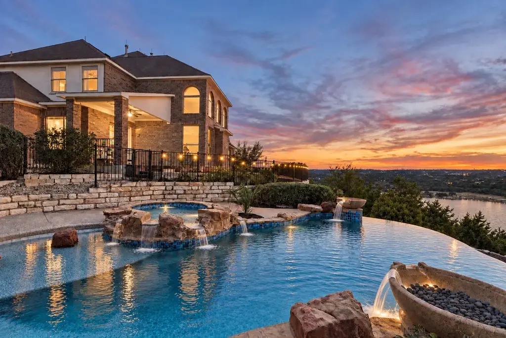 2702 Lakehurst Road, Spicewood