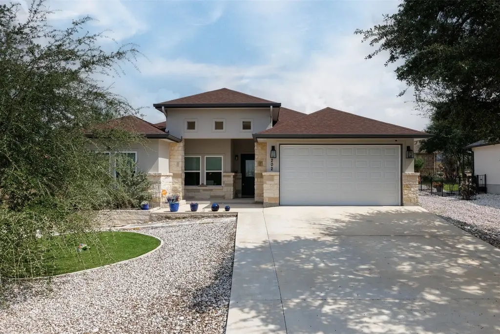 202 Roy Nichols Dr, Blanco