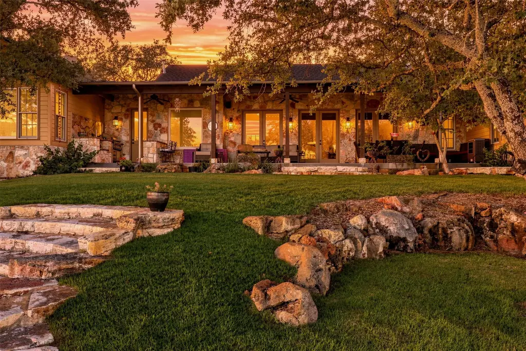 100 Morgan Cove, Burnet