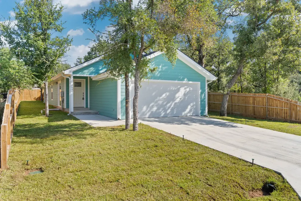 1653 Navajo Trail, Kingsland