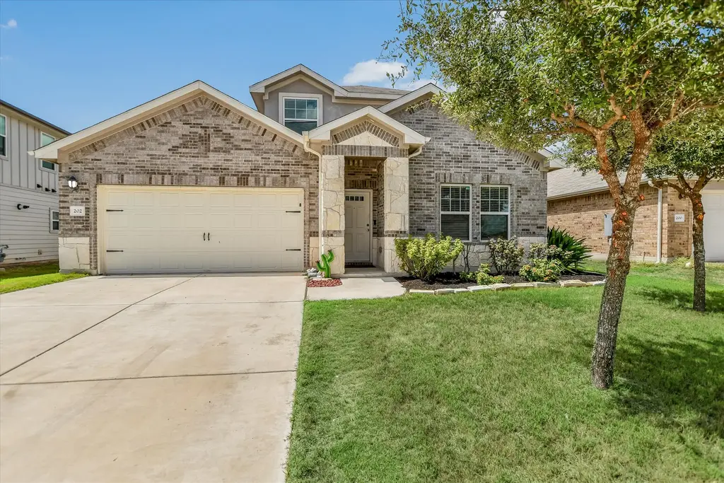 202 Grasslands Trail, Hutto