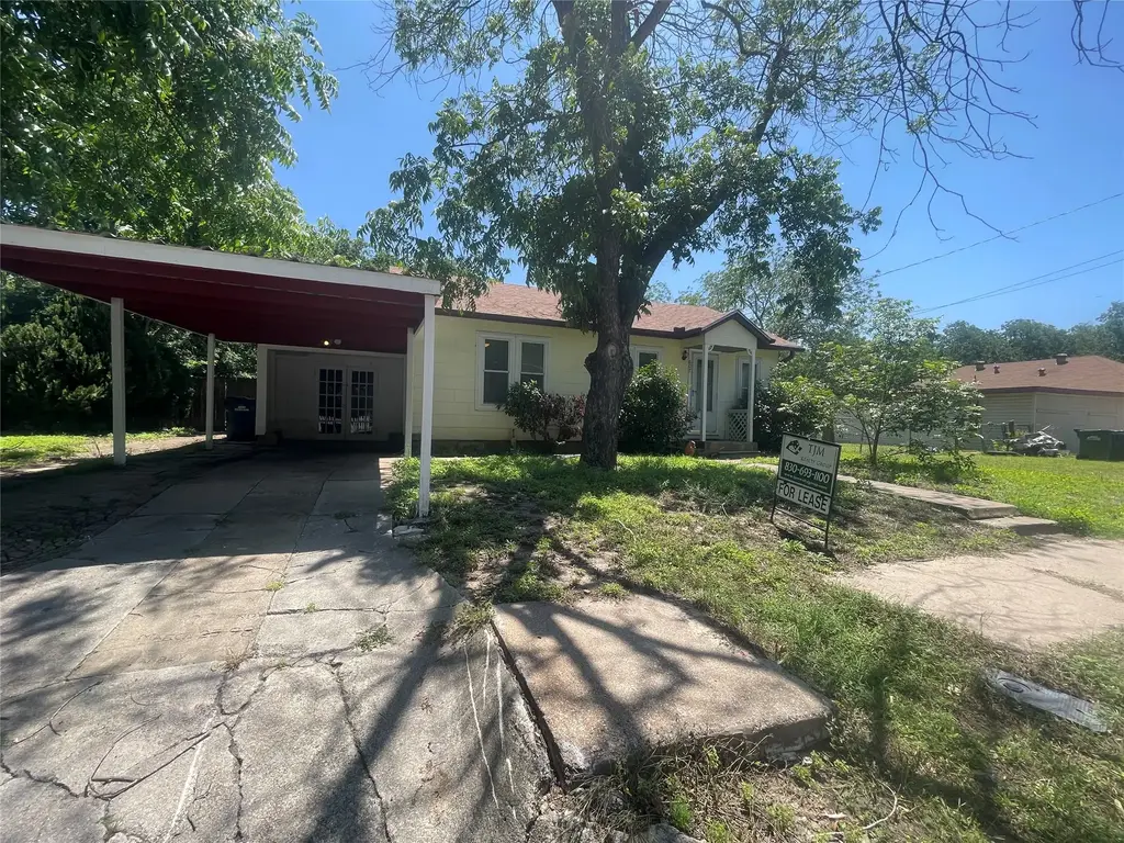 607 N Main Street, Burnet