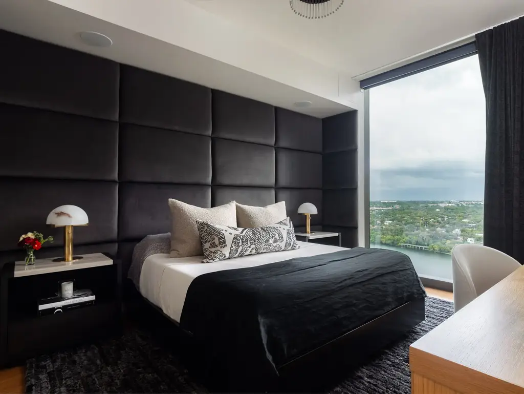 44 East Avenue 2101, Austin