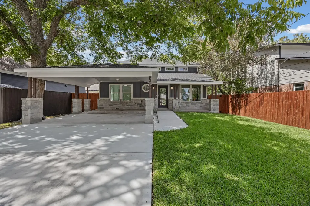 731 Neches Street, Lockhart