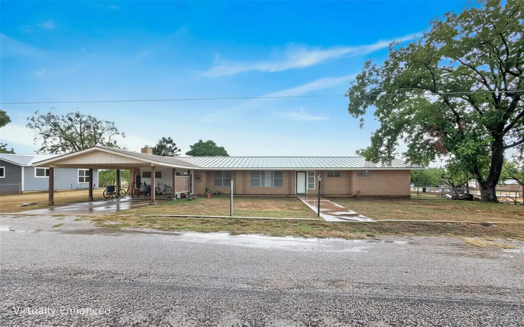 1205 W Haynie Street, Llano