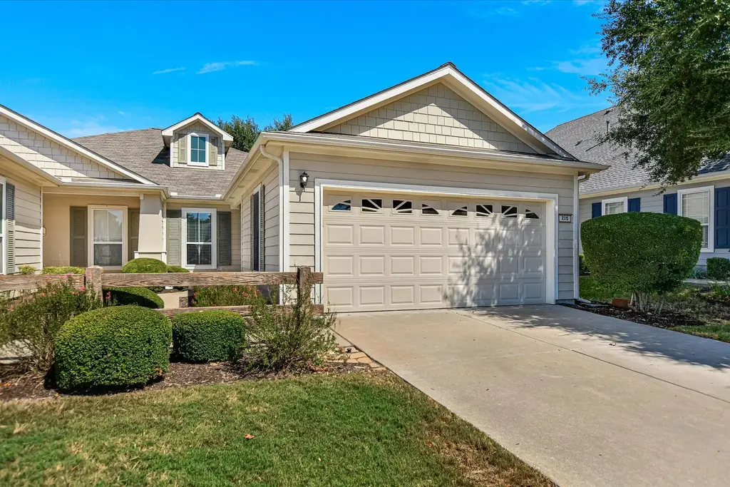 215 Bonham Loop, Georgetown