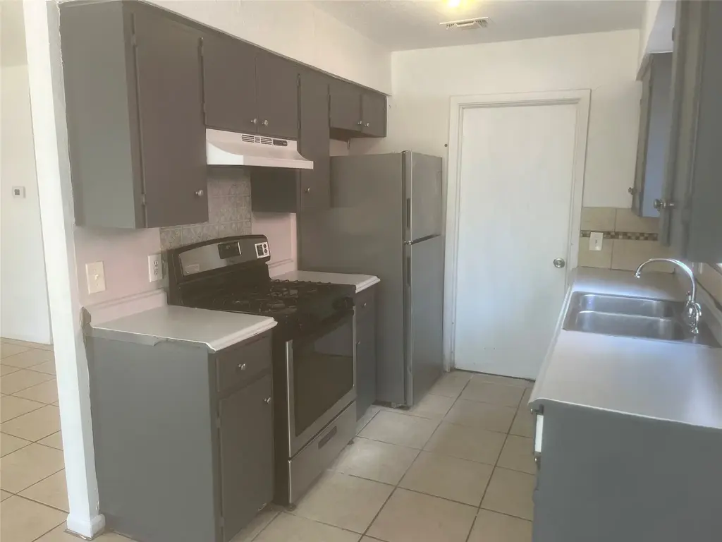 5213 Village Path, Austin