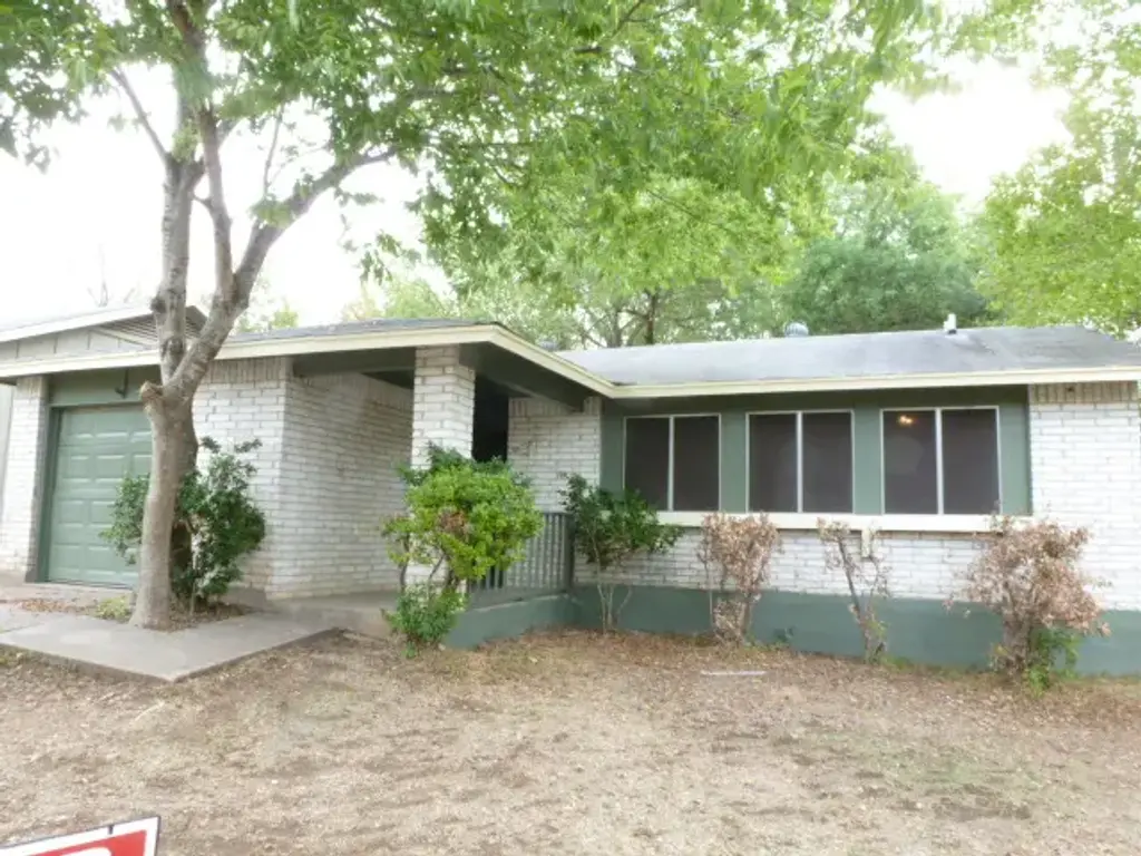 5213 Village Path, Austin