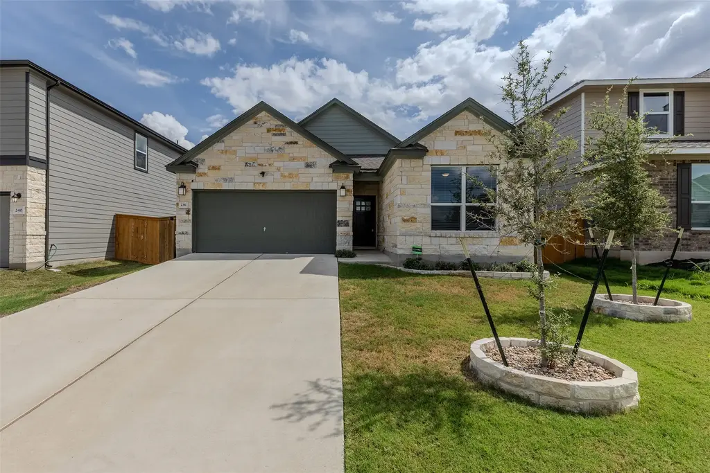 236 Colonel Mcnally Loop, Jarrell