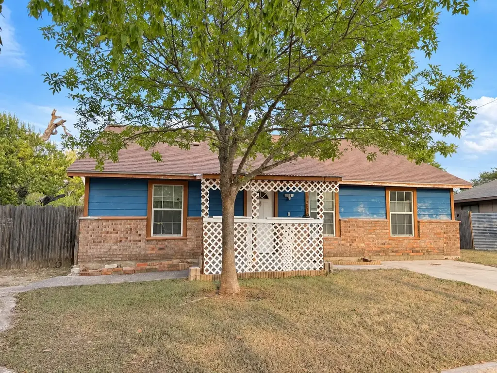 900 Lee Lane, Lockhart