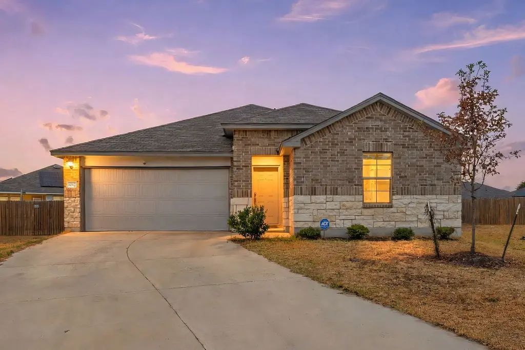 1012 Velvet Court, Troy