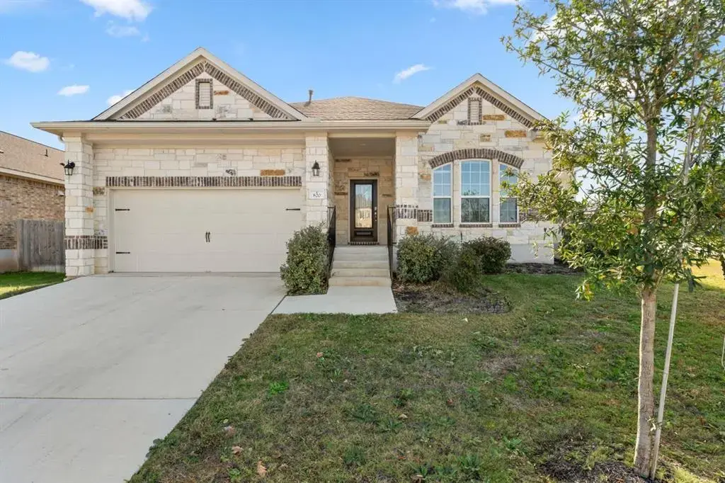 820 Paper Daisy Path, Leander