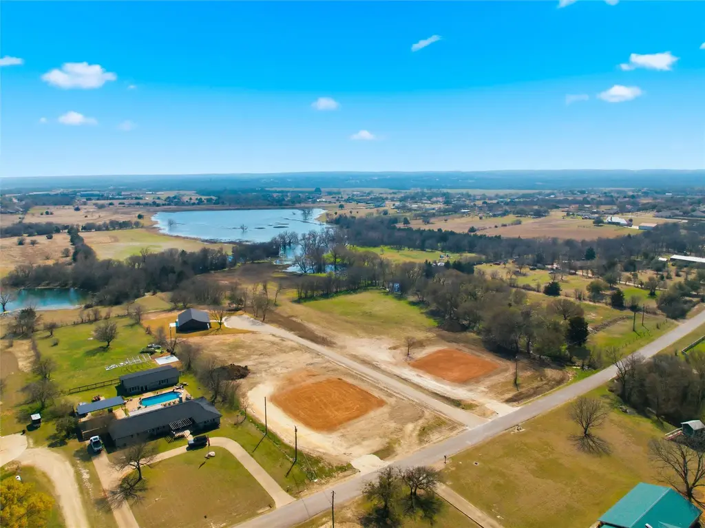 2303 Pilgrim Lane, Lorena