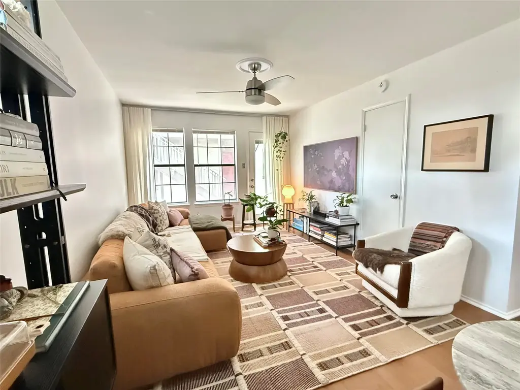 2215 Post Road 1080, Austin