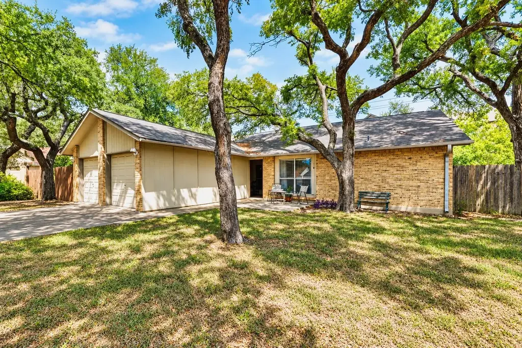 8808 Pineridge Drive B, Austin