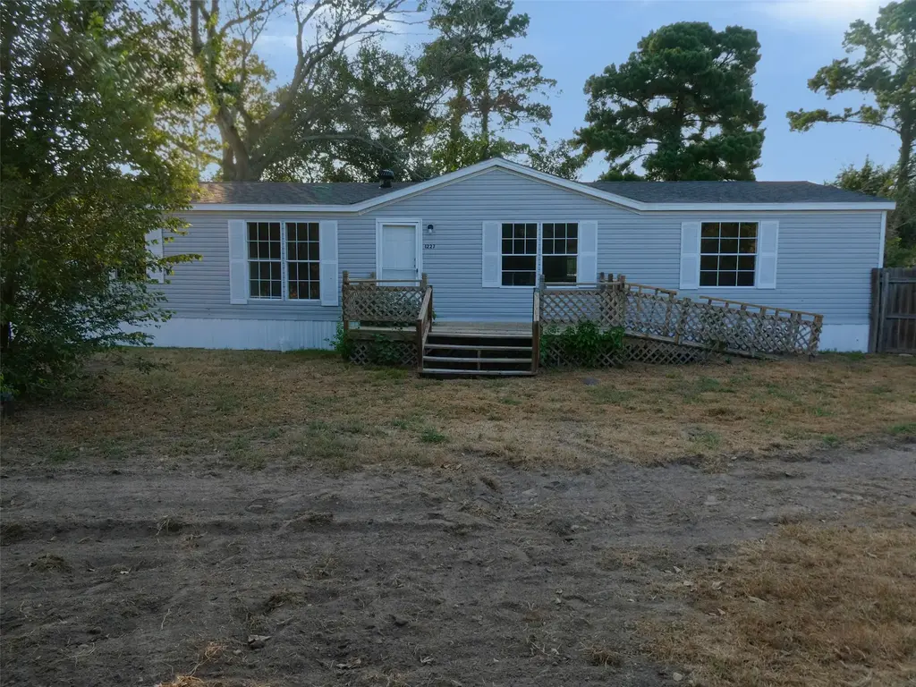 1227 Highway 71 W, Smithville