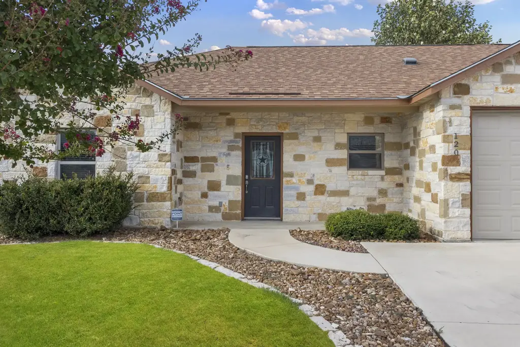 120 Navarro Crossing, Seguin