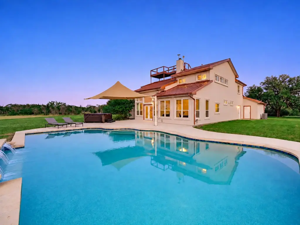 312 Paleface Point Drive, Spicewood