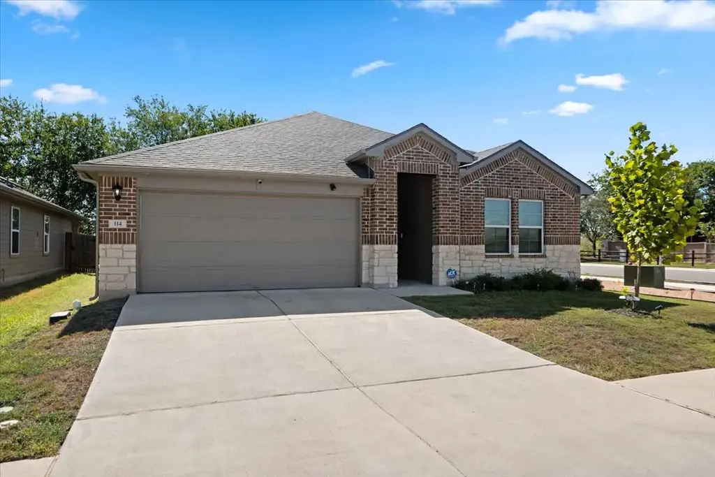 114 Sickle Loop, Kyle