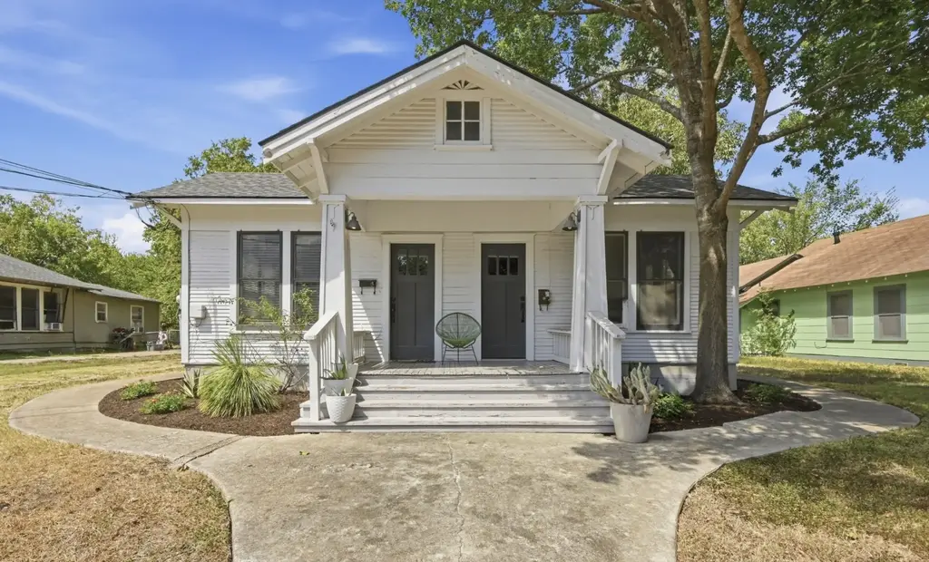 919 W Prairie Lea Street, Lockhart