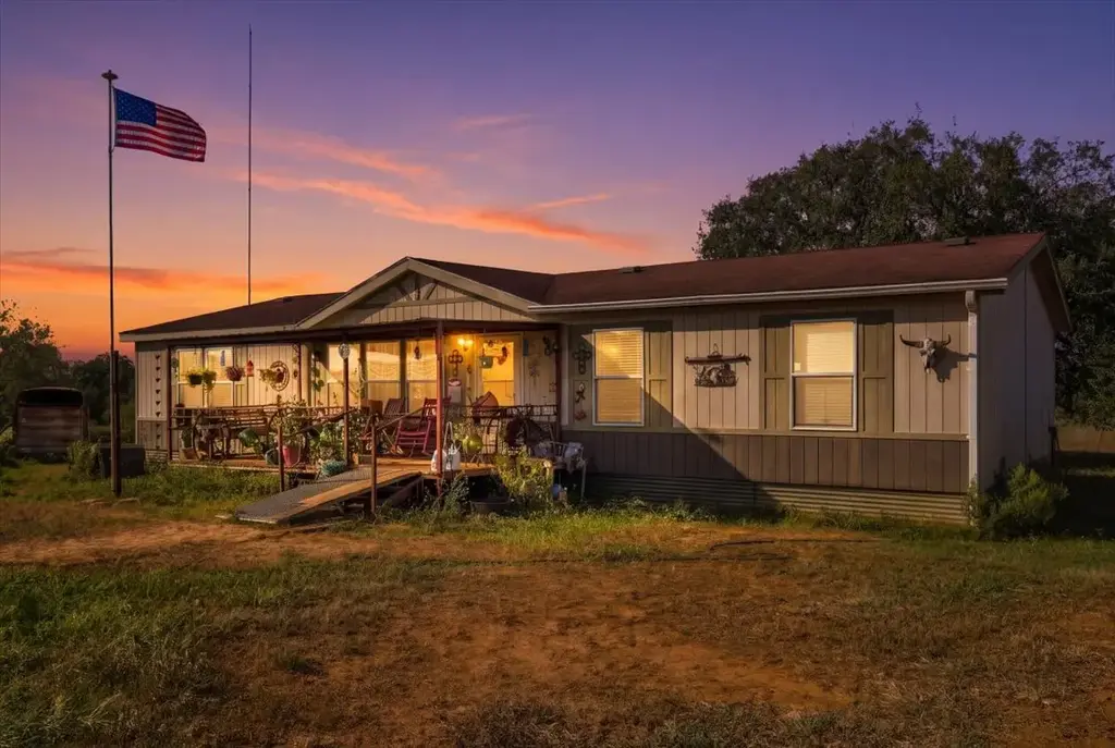 4321 County Road 444, Waelder