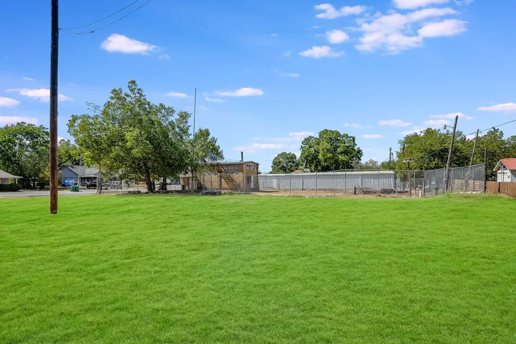 1000 N Main Street, Taylor