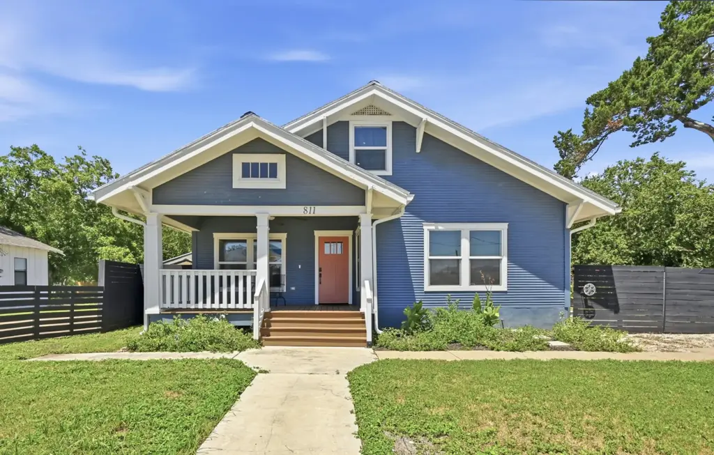 811/ 813 S Commerce Street, Lockhart