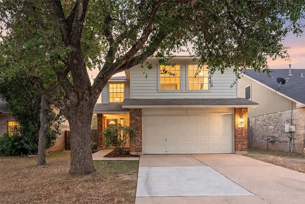 1104 Miss Kimberlys Lane, Pflugerville