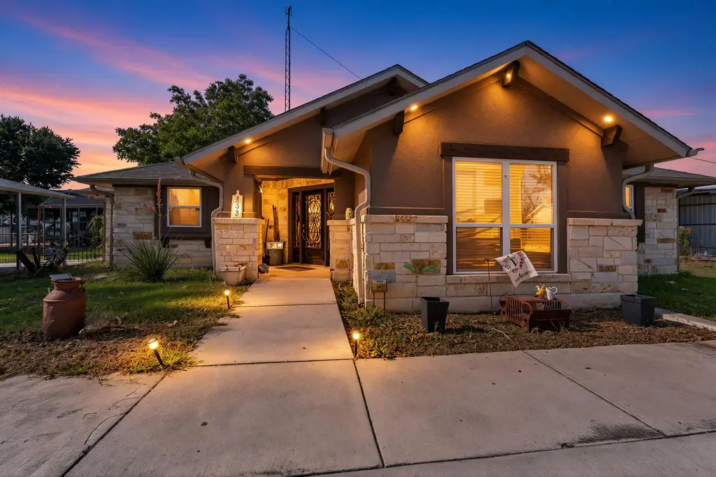 343 E Jackson Street, Bartlett
