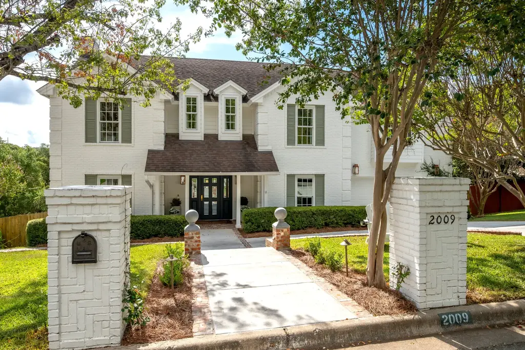 2009 Port Royal Drive, Austin