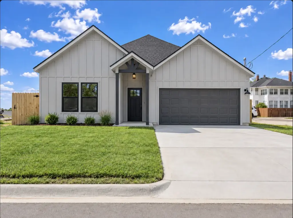 271 Manse Avenue, Giddings
