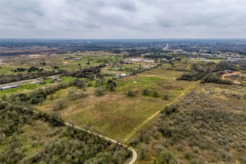 103 Robin Lane, Luling