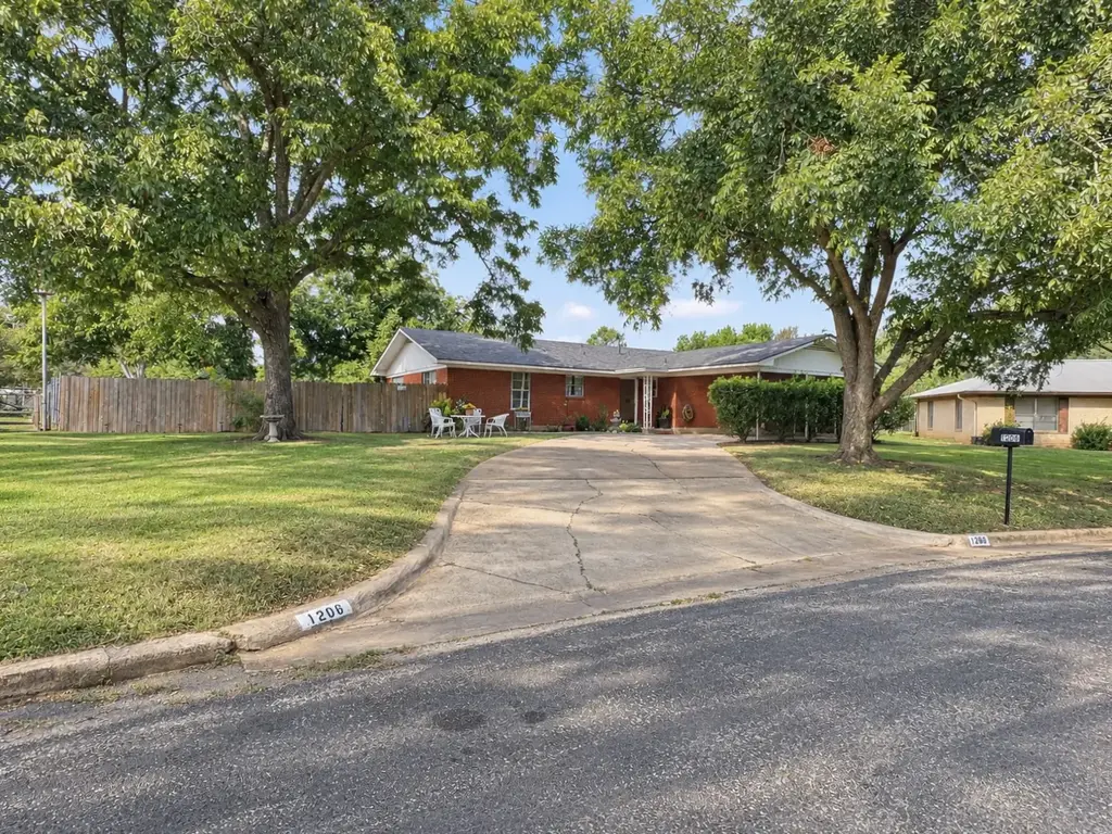 1206 Lake Terrace Drive, Elgin