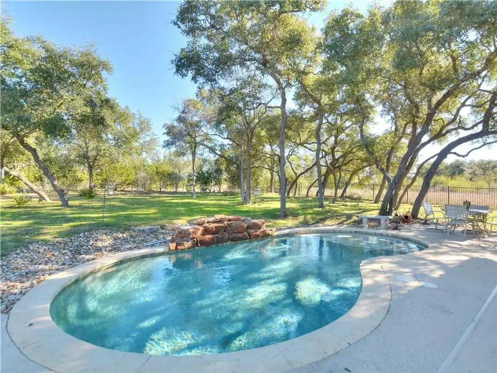 1603 Las Entradas Drive, Spicewood
