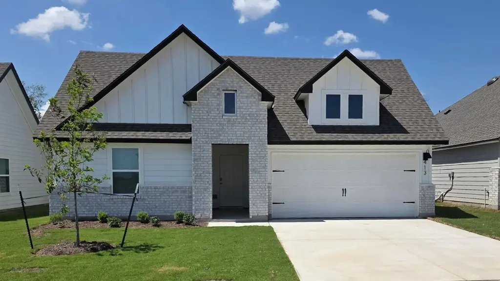 413 Hector Loop, Georgetown