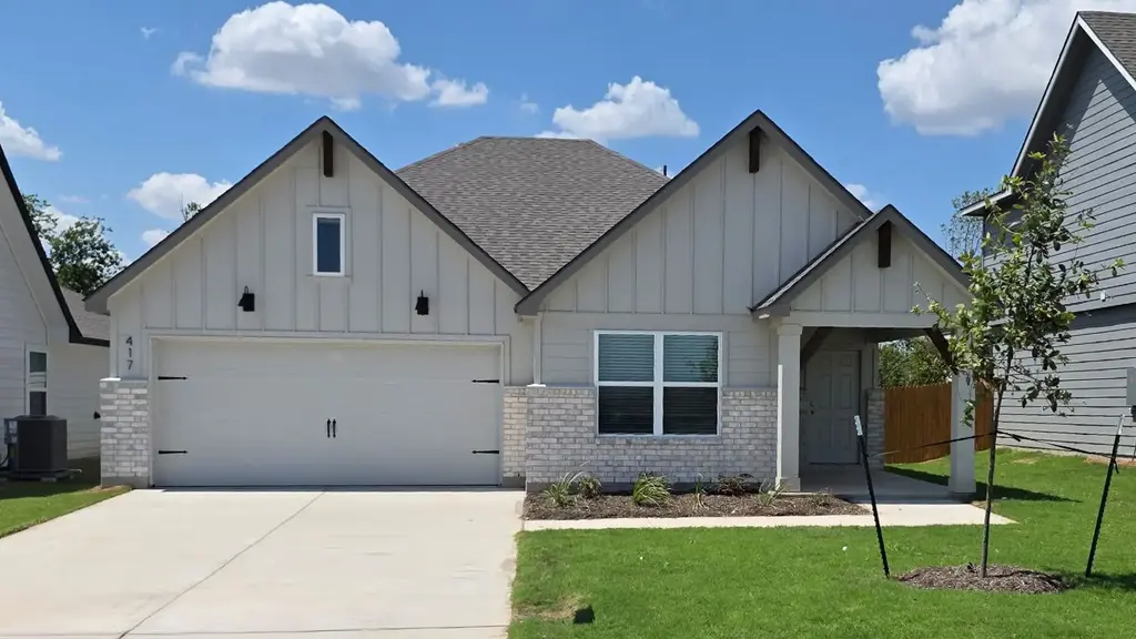 417 Hector Loop, Georgetown