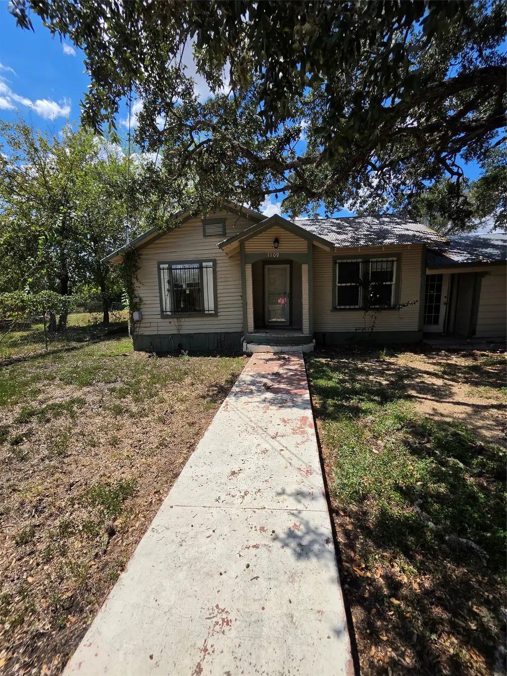 1109 Pecos Street, Lockhart