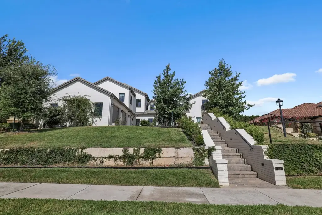 203 Black Wolf Run, Austin