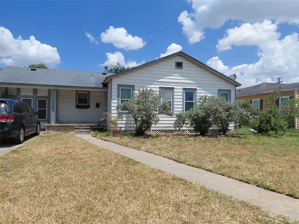 808 W Lee Avenue, Kingsville