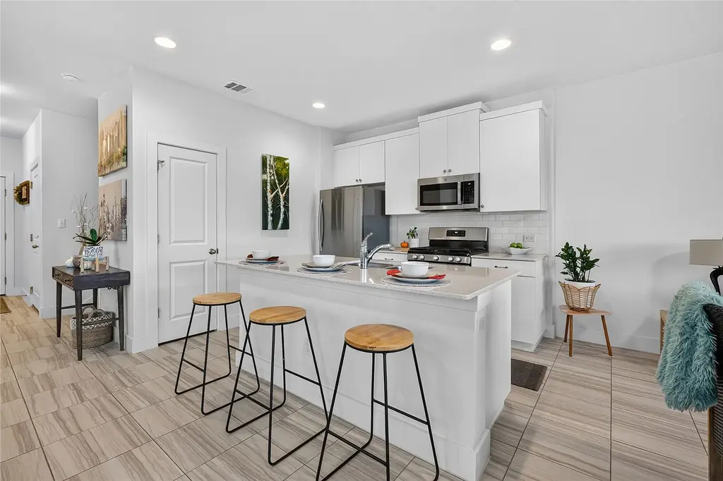 521 White Steppe Way, Georgetown