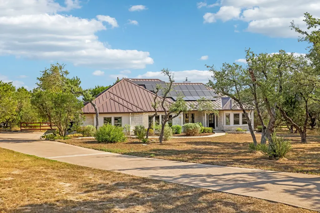 404 Saddlehorn Drive, Dripping Springs