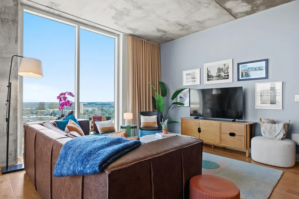 48 East Avenue 1604, Austin