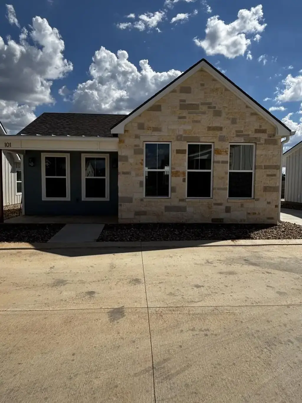 802 S Creek Street 103, Fredericksburg